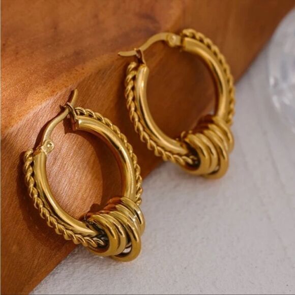 #44 NEW Unique 18k Gold Plated Hoop Circle Earrings - Picture 1 of 8